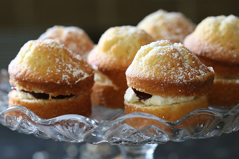 Mini Victoria Sponge Cakes 