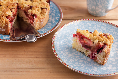 Fig & Raspberry Crumble Cake 