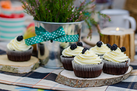 fathers day blackberry cupcakes