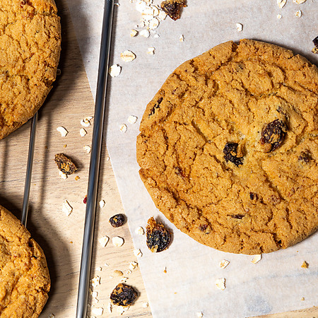 oat and raisin cookie lifestyle